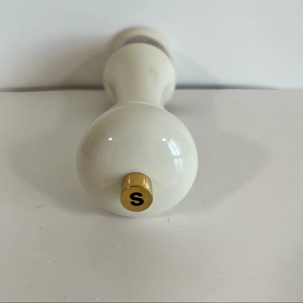 Williams Sonoma Salt Mill Shaker